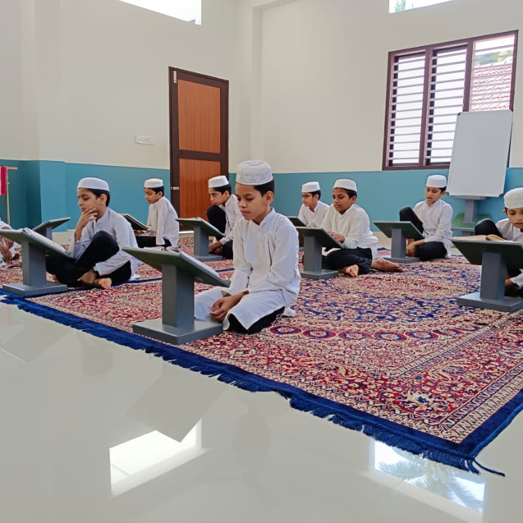 Students reciting Qur'an in a circle